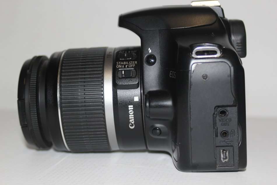 Canon EOS 450D WITH 18-55MM CANON ZOOM LENS ,  BATTERY CHARGER
