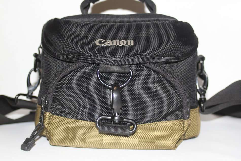 Canon EOS 1200D 18MP DSLR Camera , FULL HD MOVIES,18-55mm Lens,CANON SHOULDER BAG, NEW CONDITION