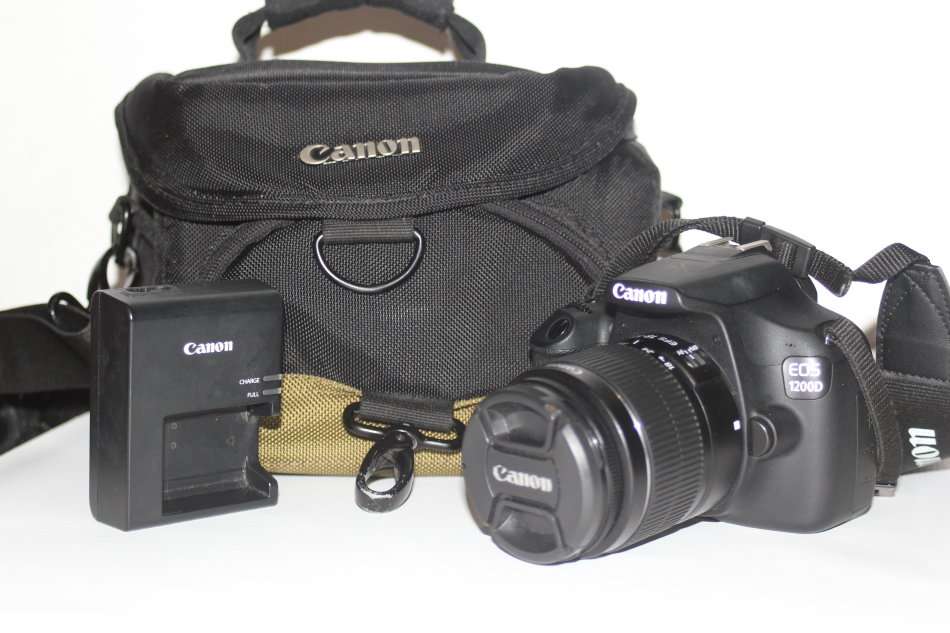 Canon EOS 1200D 18MP DSLR Camera , FULL HD MOVIES,18-55mm Lens,CANON SHOULDER BAG, NEW CONDITION