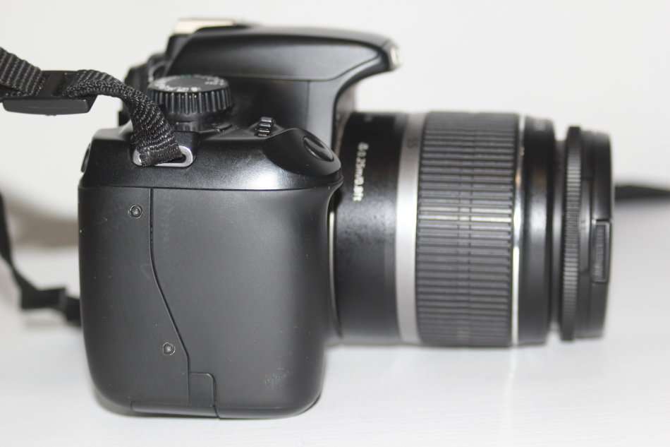 CANON EOS 1100D,12MP DSLR CAMERA WITH HD MOVIES, COMING WITH 18-55MM ZOOM LENS AND BAG