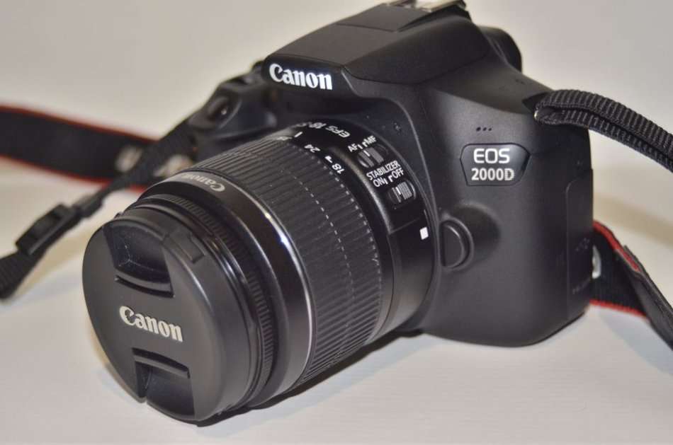 Canon EOS 2000D 24MP DSLR, FULL HD MOVIES , 18-55MM IS II ZOOM LENS IN NEW CONDITION WITH  BAG