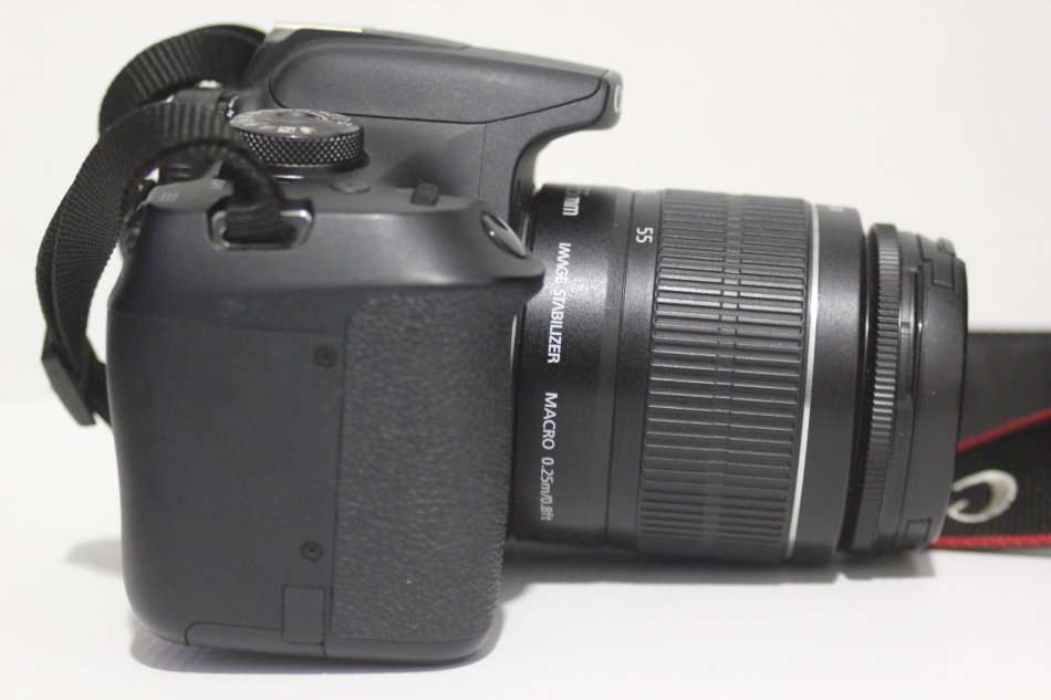 Canon EOS 2000D 24MP DSLR, FULL HD MOVIES , 18-55MM IS II ZOOM LENS IN NEW CONDITION WITH  BAG