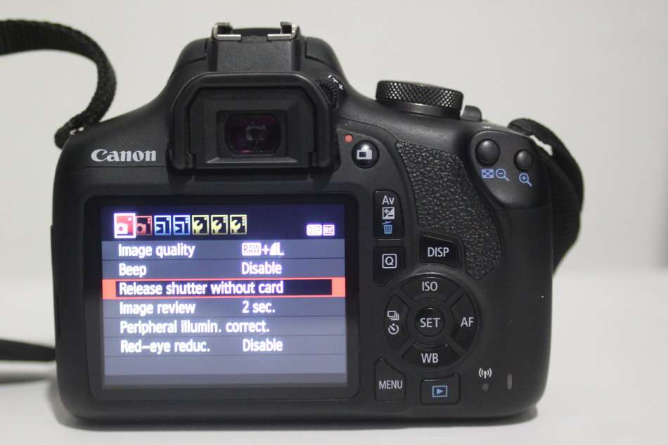 Canon EOS 2000D 24MP DSLR, FULL HD MOVIES , 18-55MM IS II ZOOM LENS IN NEW CONDITION WITH  BAG