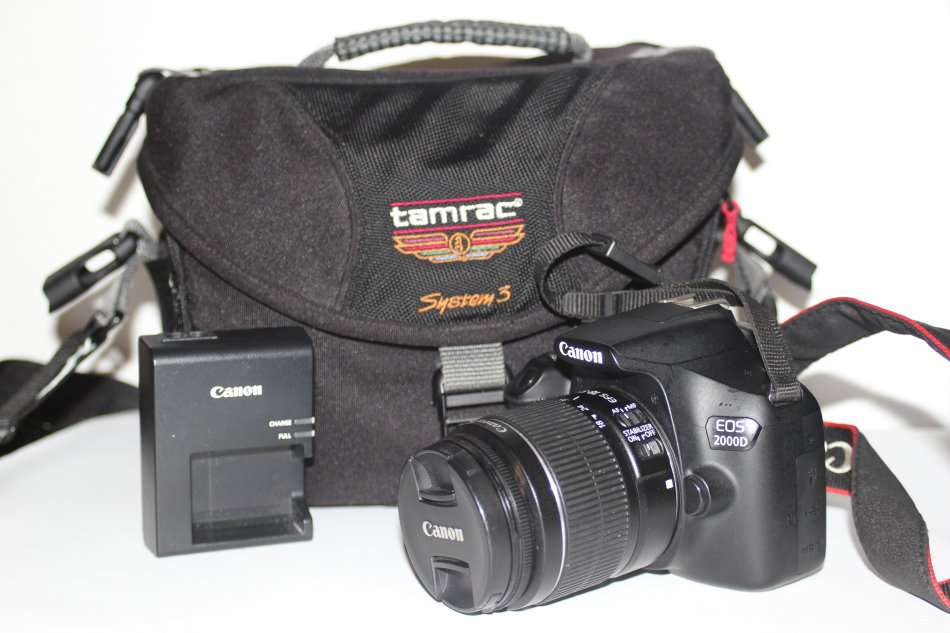 Canon EOS 2000D 24MP DSLR, FULL HD MOVIES , 18-55MM IS II ZOOM LENS IN NEW CONDITION WITH  BAG