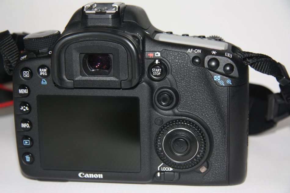 CANON EOS 7D  (BODY ONLY ) EXCELLENT CONDITION