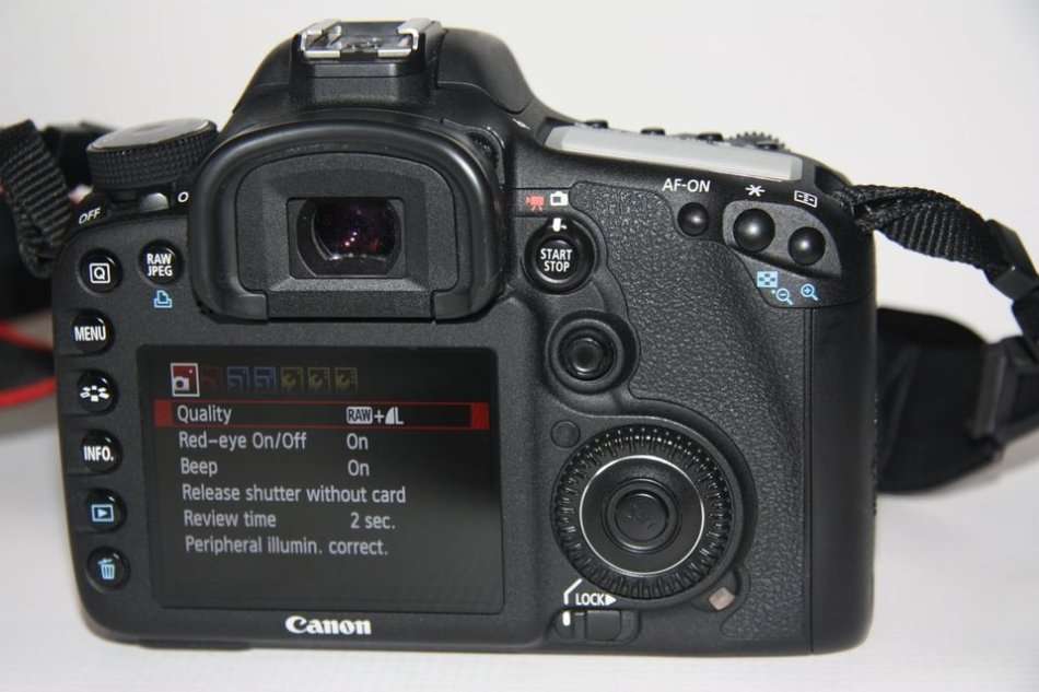 CANON EOS 7D  (BODY ONLY ) EXCELLENT CONDITION