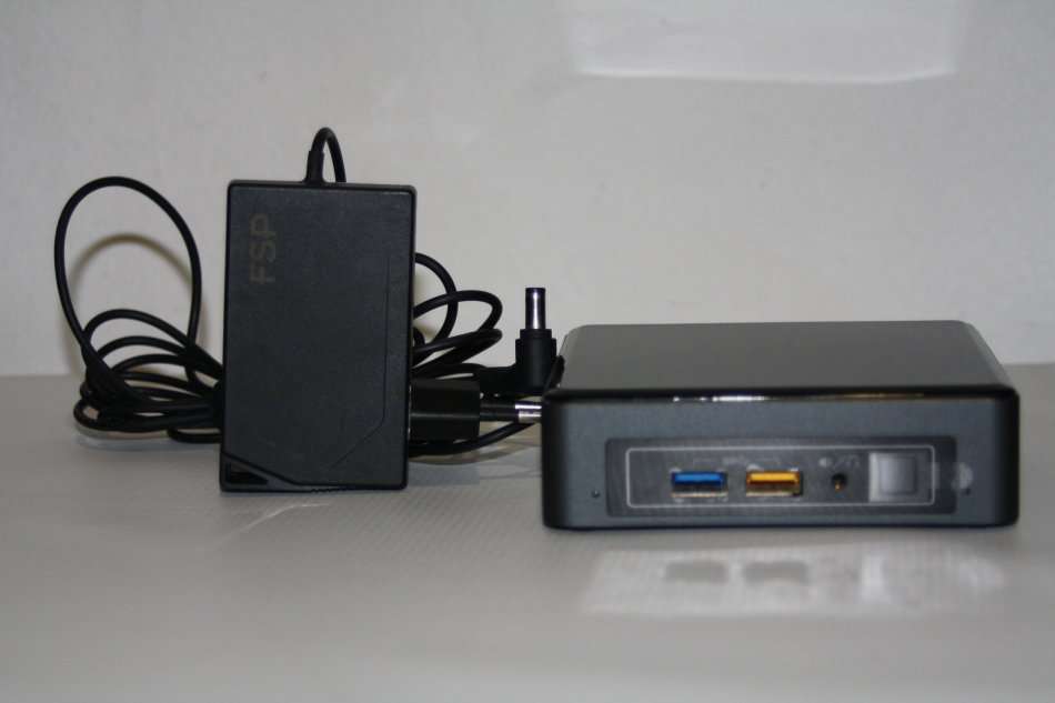 Intel NUC 7 Mainstream Mini PC (NUC7i3BNHXF) - Core i3, 4GB RAM, 128GB SSD