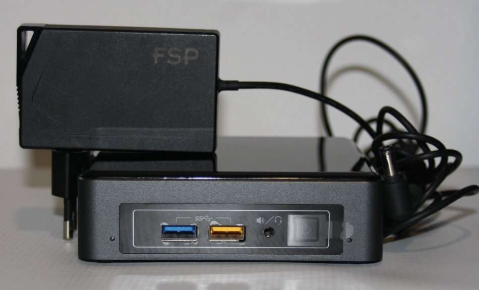 Intel NUC 7 Mainstream Mini PC (NUC7i3BNHXF) - Core i3, 4GB RAM, 128GB SSD