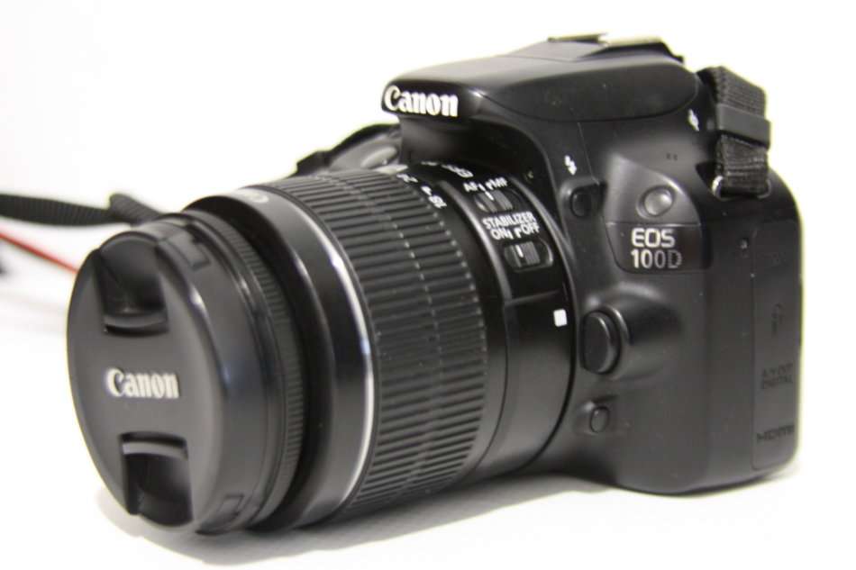 Canon EOS 4000D 18MP . FULL HD MOVIES,18-55mm LENS WITH 16GB SD CARD VERY GOOD  CONDITION
