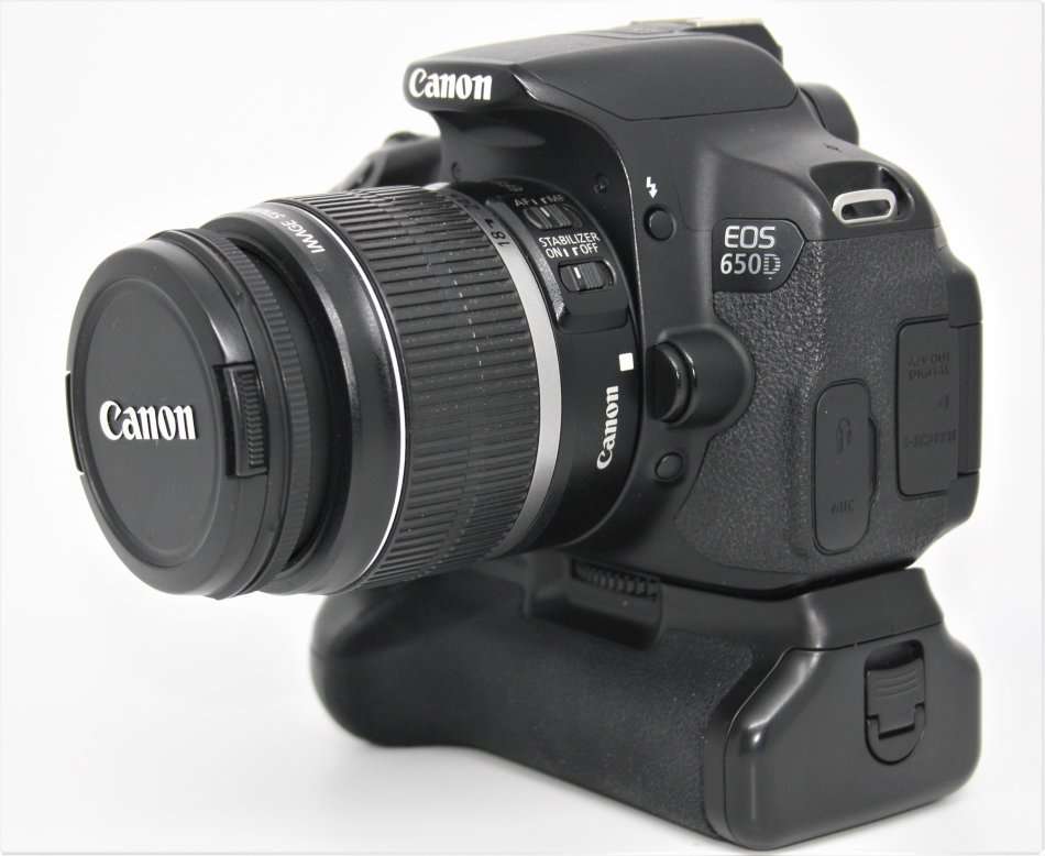 CANON EOS 650D, 18MP DSLR ,FULL HD MOVIES, 18-55MM IS ZOOM LENS , BATTERY GRIP WITH 2 BATTERIES