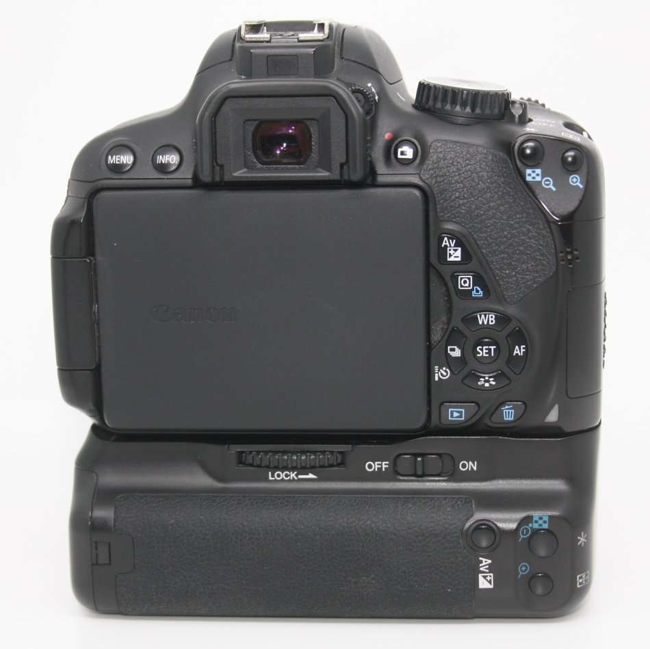 CANON EOS 650D, 18MP DSLR ,FULL HD MOVIES, 18-55MM IS ZOOM LENS , BATTERY GRIP WITH 2 BATTERIES