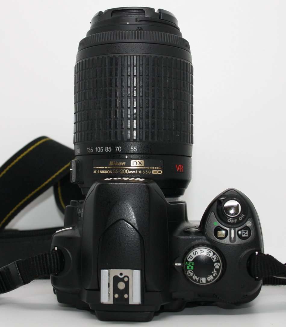 Nikon D40 6.1MP Digital SLR Camera Kit with 55200mm f/3.5-5.6G ED VR Auto Focus-S DX Zoom Lens