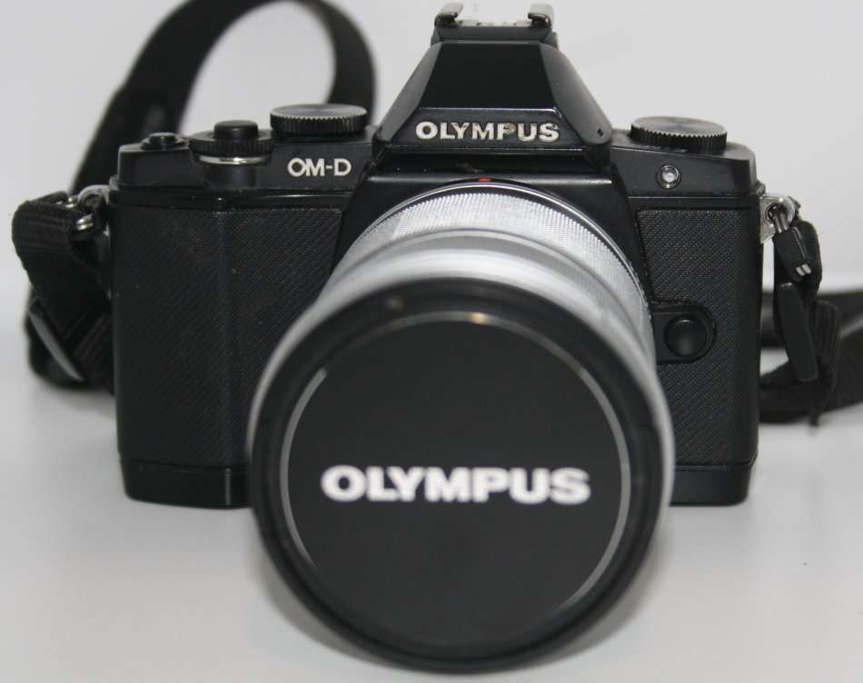 Olympus OM-D E-M5 Camera with 40-150mm f/4-5.6 R Lens Zoom Lens