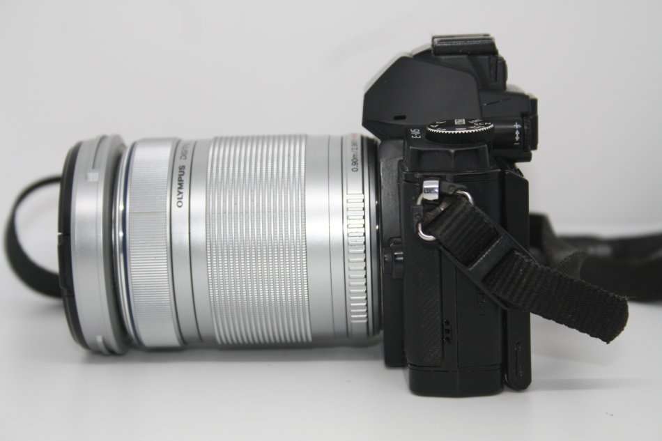 Olympus OM-D E-M5 Camera with 40-150mm f/4-5.6 R Lens Zoom Lens