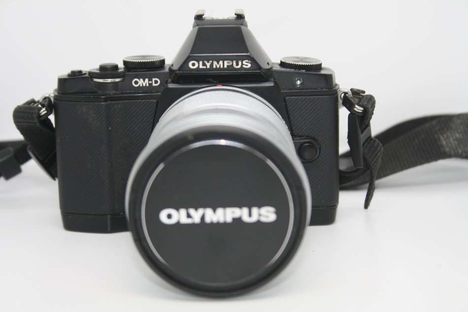 Olympus OM-D E-M5 Camera with 40-150mm f/4-5.6 R Lens Zoom Lens