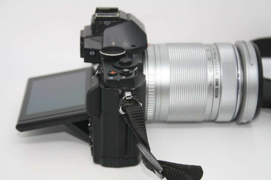 Olympus OM-D E-M5 Camera with 40-150mm f/4-5.6 R Lens Zoom Lens