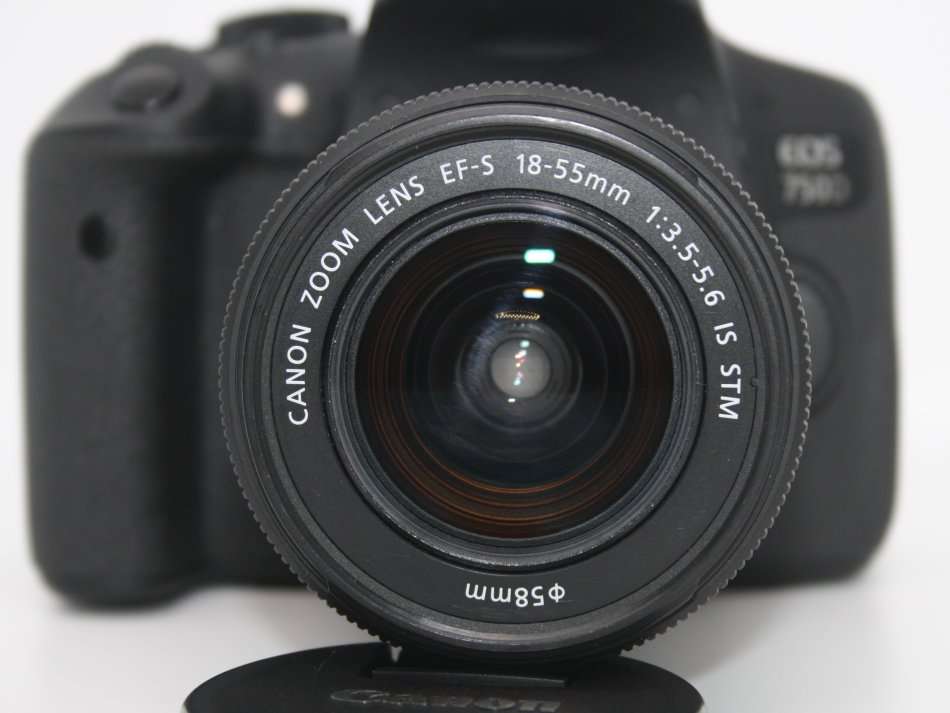 Canon EOS 750D 24MP DSLR Camera WITH 18-55MM IS STM , 16GB SD CARD BRAND NEW BAG, 500 SHOTS TAKEN