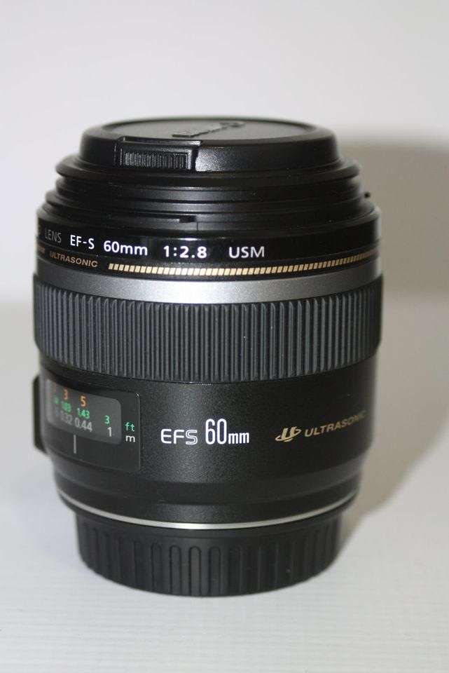 Canon EF-S 60mm f/2.8 USM Macro Lens IN EXCELLENT CONDITION