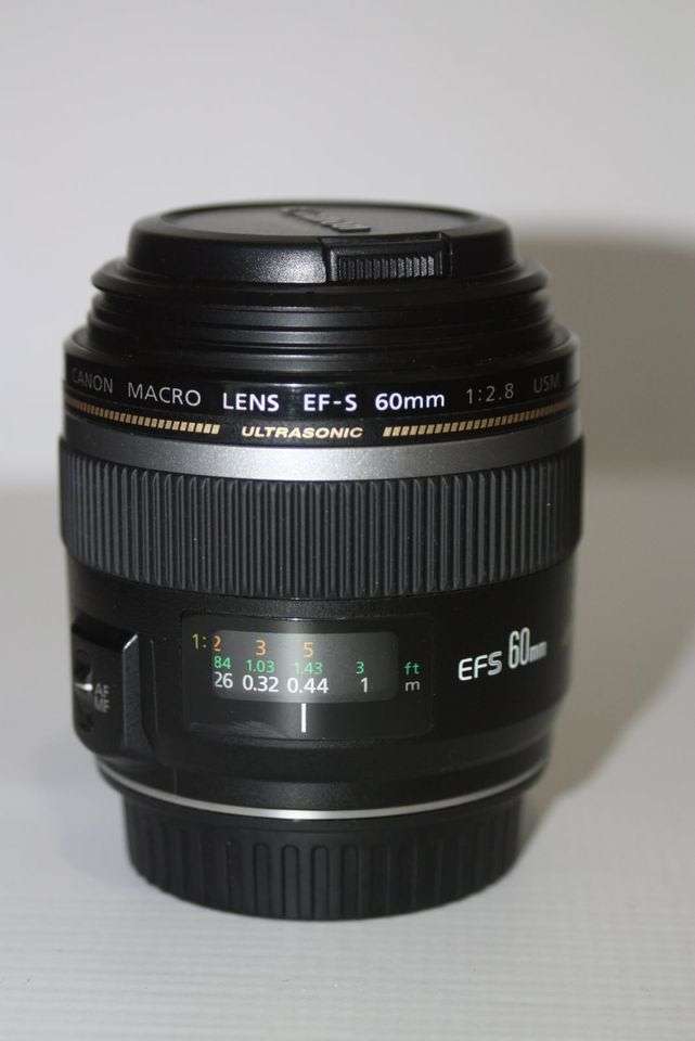 Canon EF-S 60mm f/2.8 USM Macro Lens IN EXCELLENT CONDITION