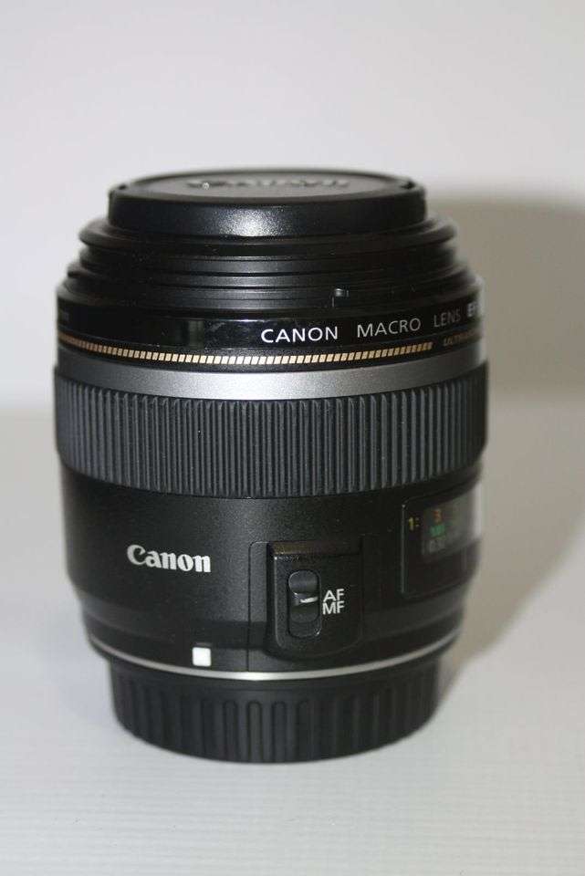 Canon EF-S 60mm f/2.8 USM Macro Lens IN EXCELLENT CONDITION
