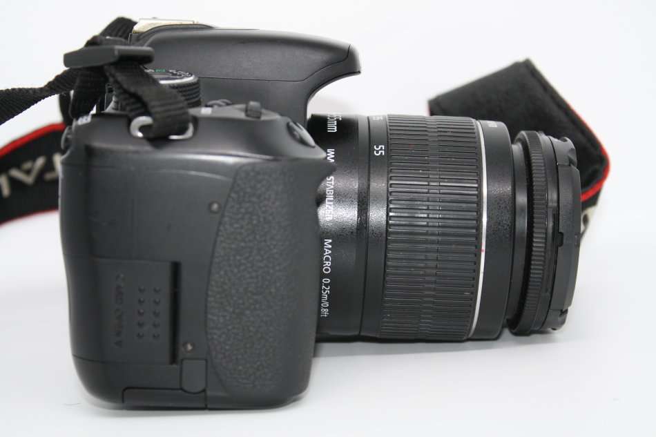 Canon EOS 600D 18MP Digital SLR Camera, FULL HD MOVIES , 18-55mm IS II Lens, CHARGER , SHOULDER BAG