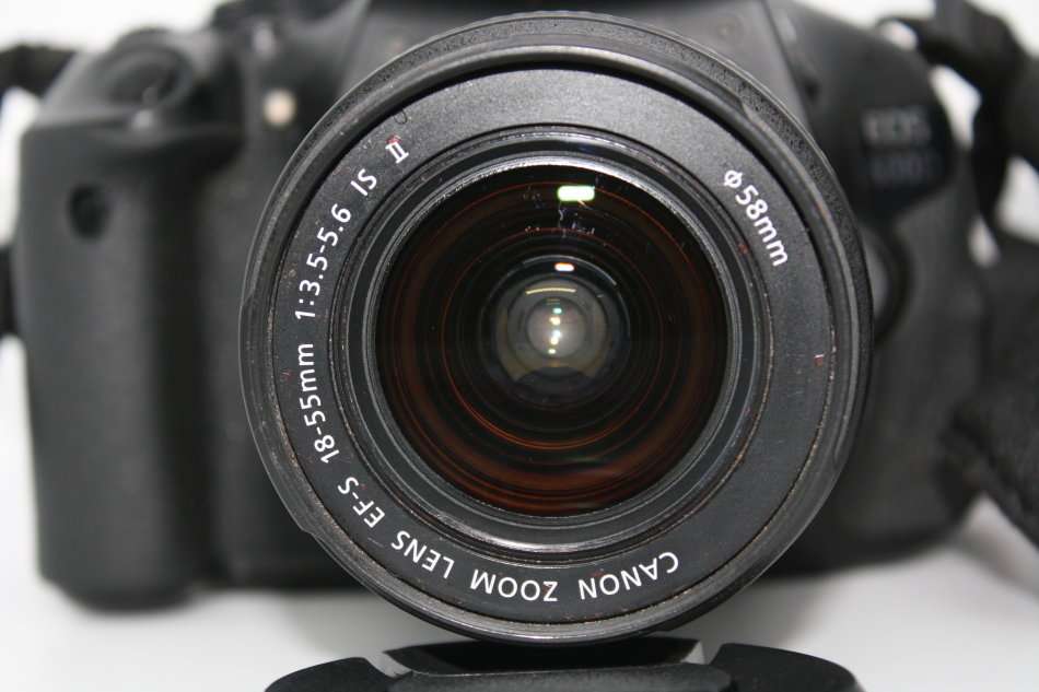 Canon EOS 600D 18MP Digital SLR Camera, FULL HD MOVIES , 18-55mm IS II Lens, CHARGER , SHOULDER BAG