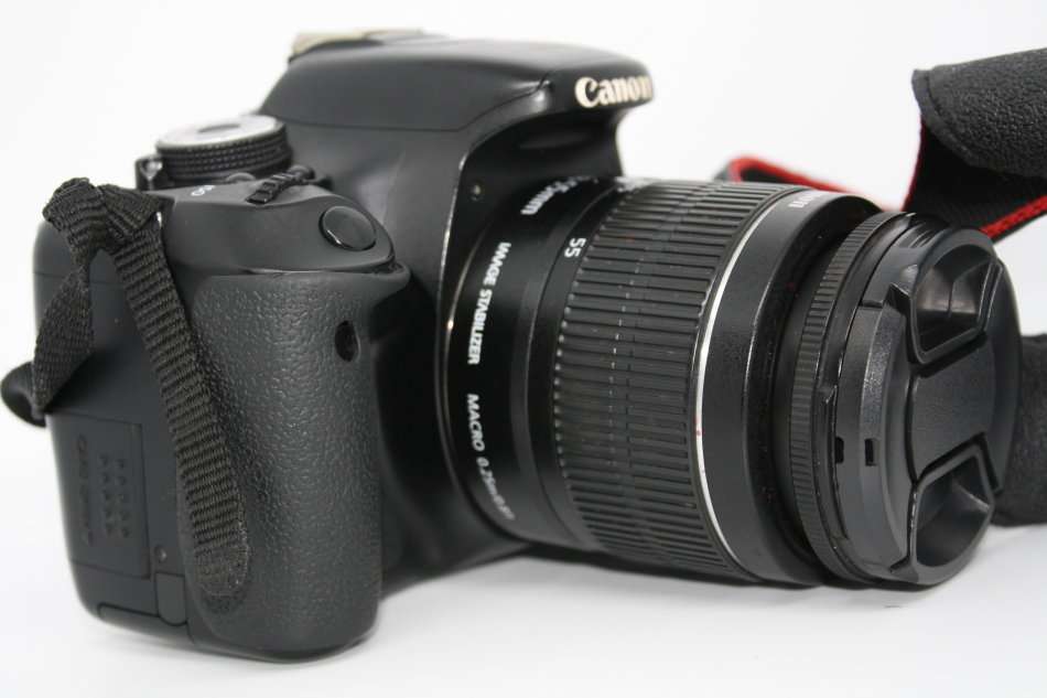 Canon EOS 600D 18MP Digital SLR Camera, FULL HD MOVIES , 18-55mm IS II Lens, CHARGER , SHOULDER BAG