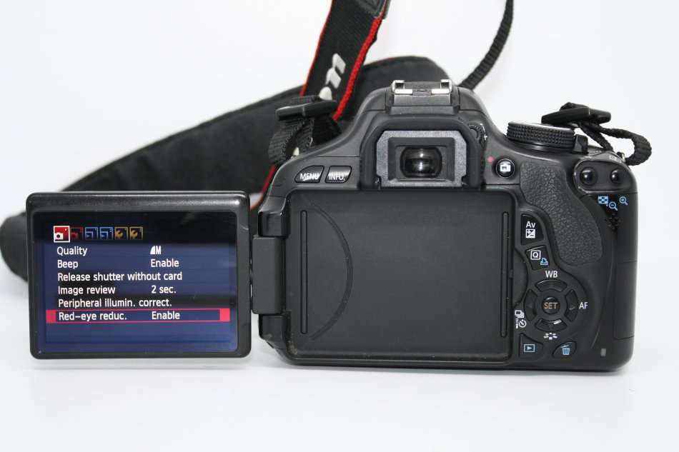 Canon EOS 600D 18MP Digital SLR Camera, FULL HD MOVIES , 18-55mm IS II Lens, CHARGER , SHOULDER BAG