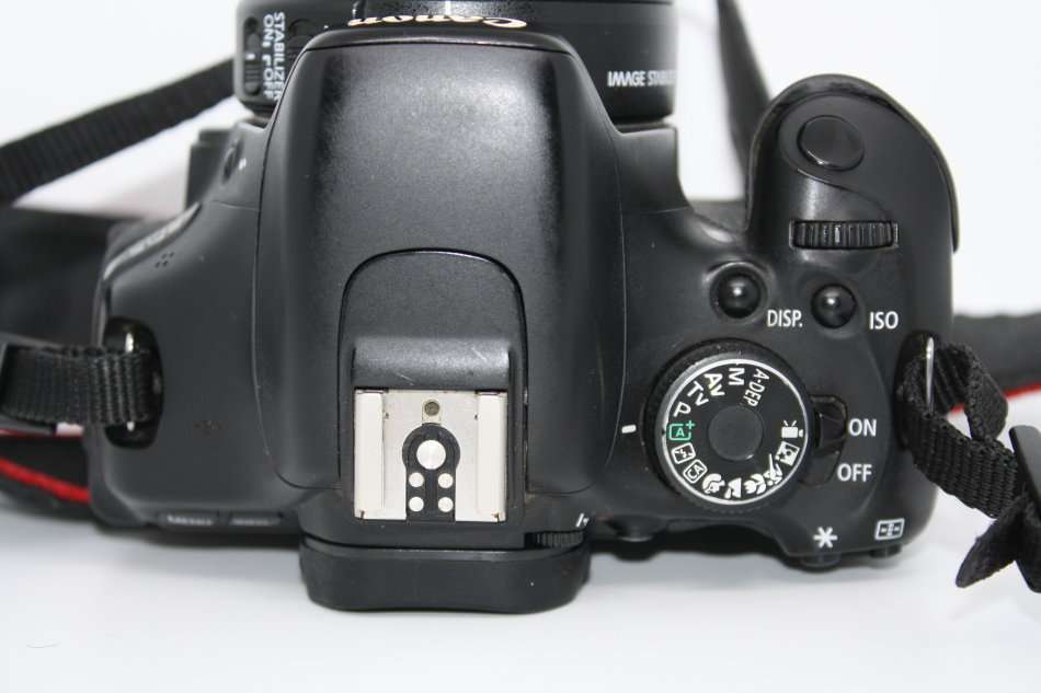 Canon EOS 600D 18MP Digital SLR Camera, FULL HD MOVIES , 18-55mm IS II Lens, CHARGER , SHOULDER BAG