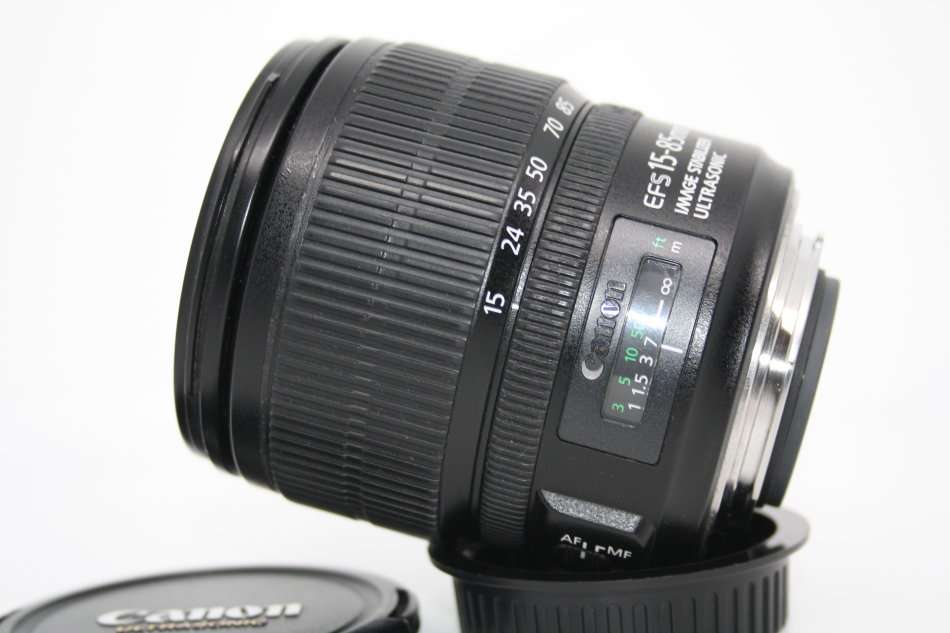 Canon EF-S 15-85mm f/3.5-5.6 IS USM Lens IN EXCELLENT CONDITON
