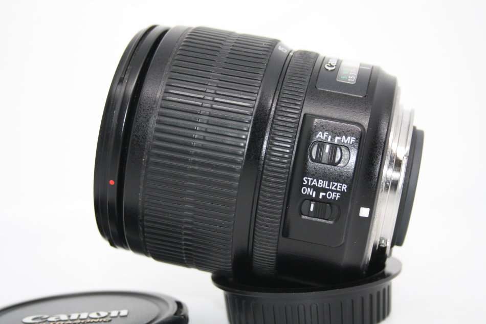 Canon EF-S 15-85mm f/3.5-5.6 IS USM Lens IN EXCELLENT CONDITON
