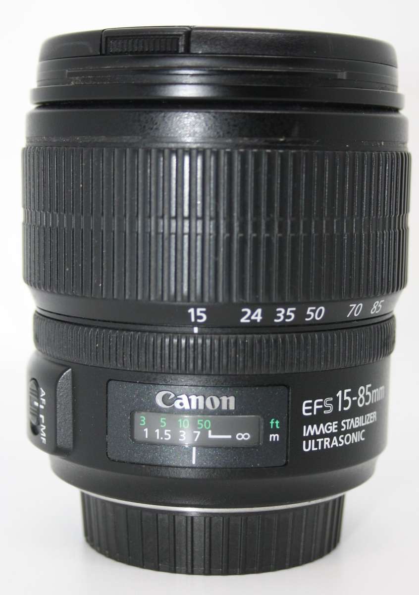 Canon EF-S 15-85mm f/3.5-5.6 IS USM Lens IN EXCELLENT CONDITON