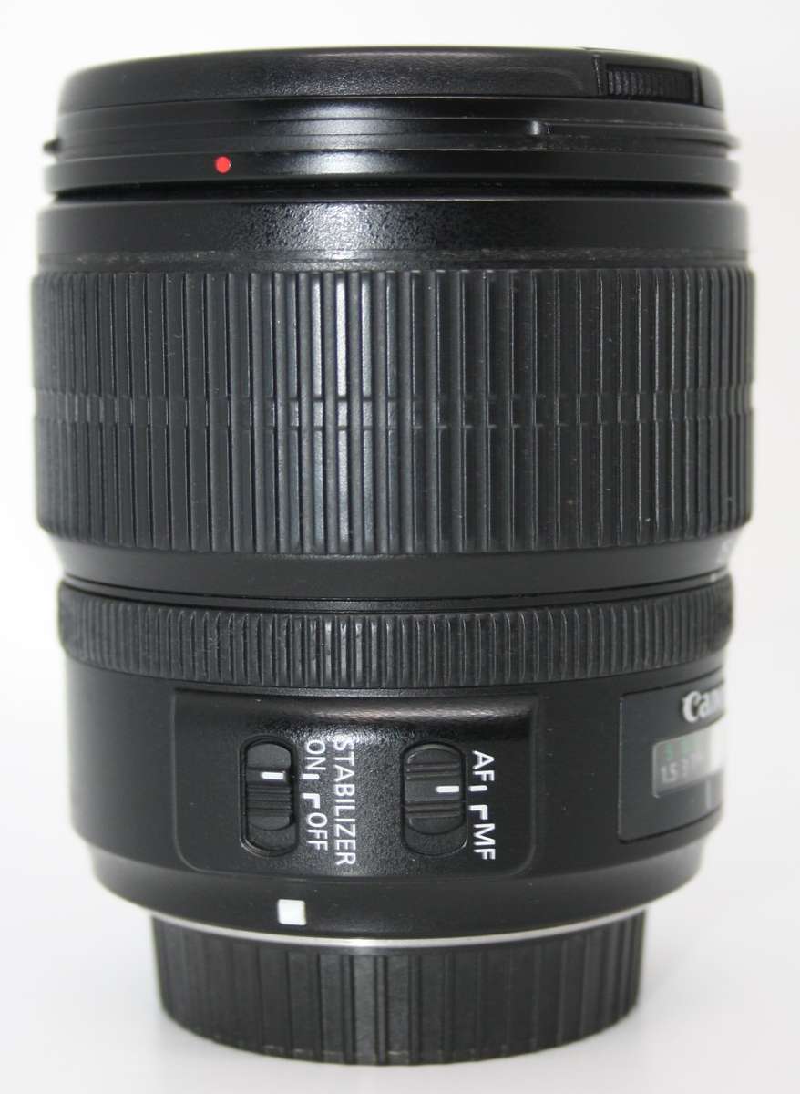 Canon EF-S 15-85mm f/3.5-5.6 IS USM Lens IN EXCELLENT CONDITON