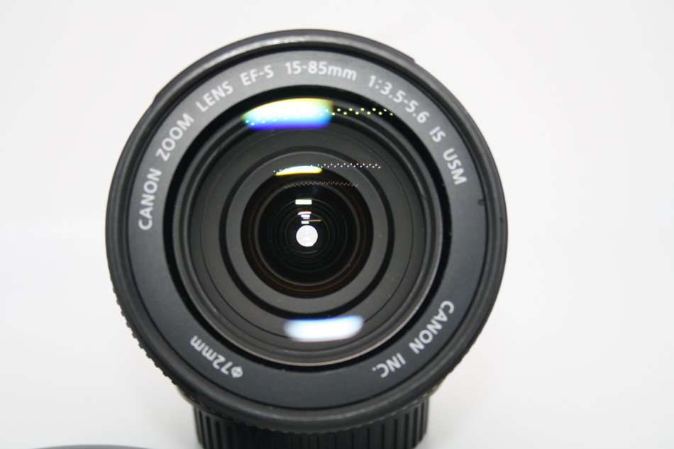 Canon EF-S 15-85mm f/3.5-5.6 IS USM Lens IN EXCELLENT CONDITON