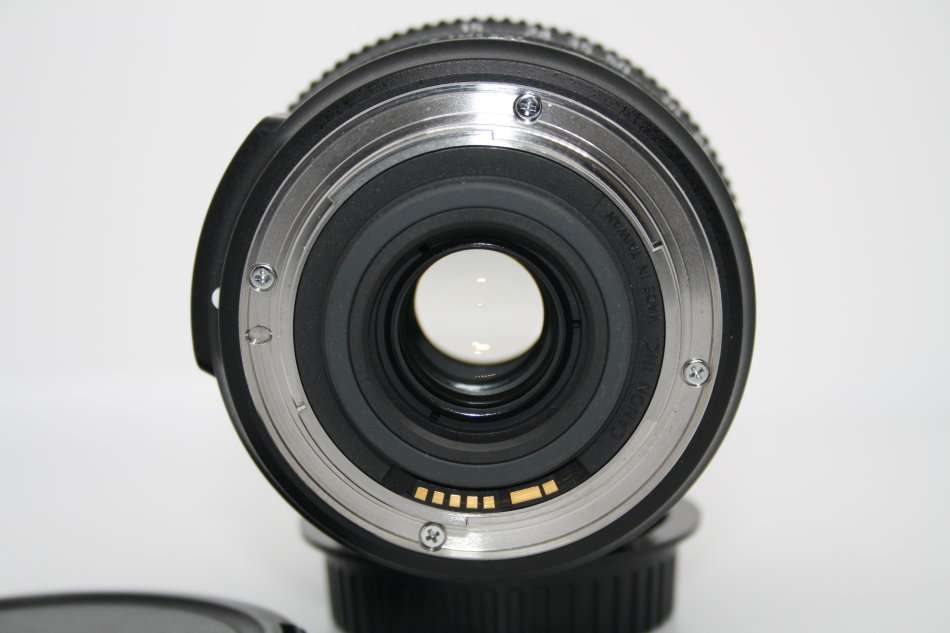 Canon EF-S 15-85mm f/3.5-5.6 IS USM Lens IN EXCELLENT CONDITON