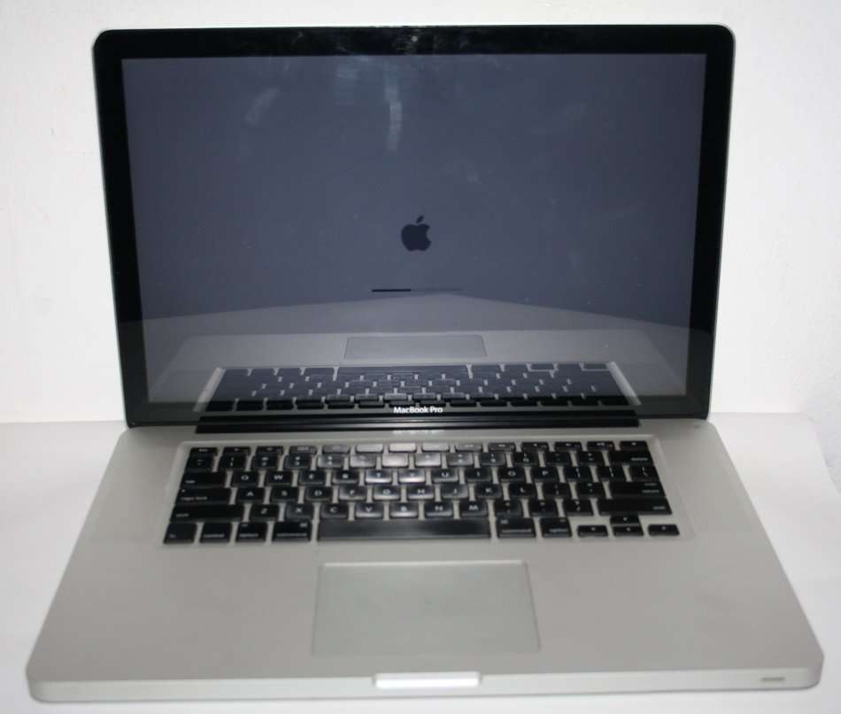 Apple MacBook Pro 15-inch ( 2011) Intel Quad Core i7, 8GB RAM, 1TB HDD AMD Radeon HD 6490M