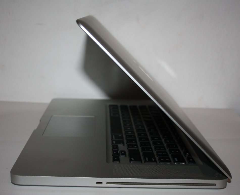 Apple MacBook Pro 15-inch ( 2011) Intel Quad Core i7, 8GB RAM, 1TB HDD AMD Radeon HD 6490M