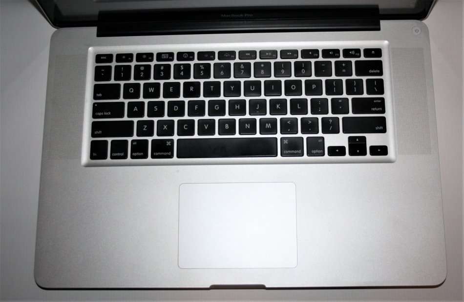 Apple MacBook Pro 15-inch ( 2011) Intel Quad Core i7, 8GB RAM, 1TB HDD AMD Radeon HD 6490M