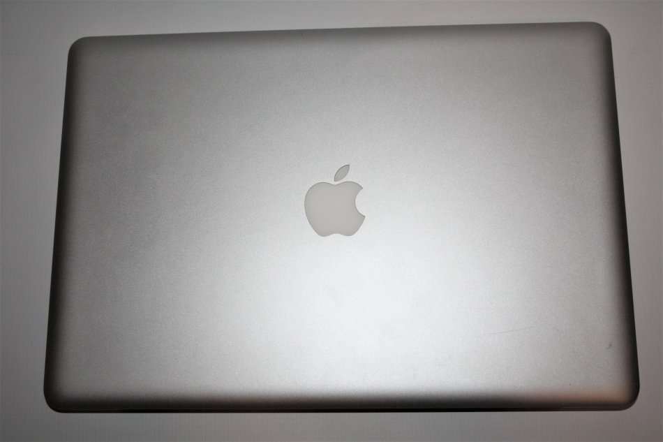Apple MacBook Pro 15-inch ( 2011) Intel Quad Core i7, 8GB RAM, 1TB HDD AMD Radeon HD 6490M