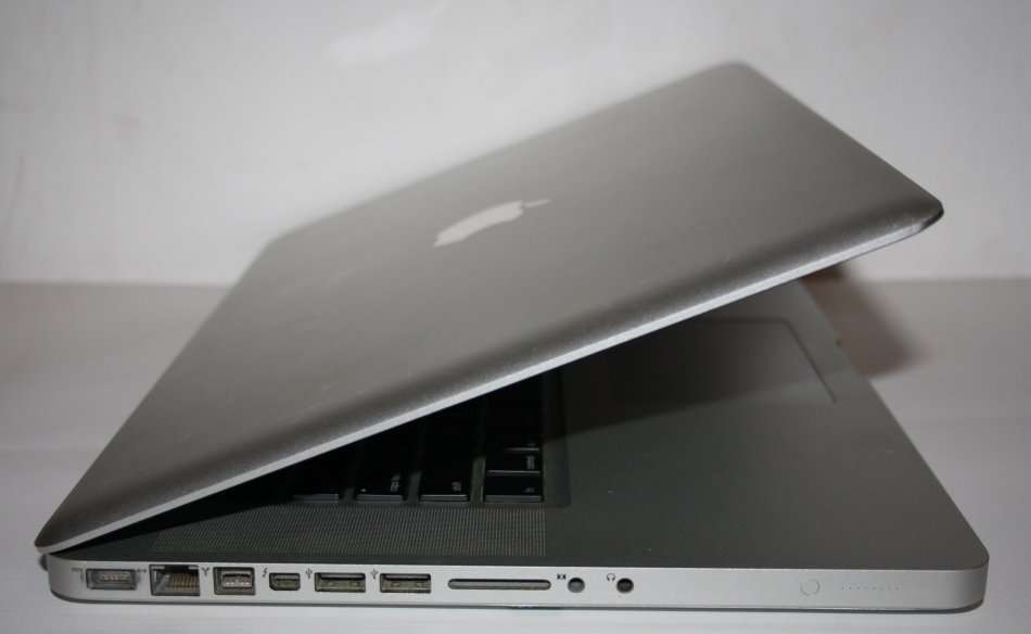 Apple MacBook Pro 15-inch ( 2011) Intel Quad Core i7, 8GB RAM, 1TB HDD AMD Radeon HD 6490M