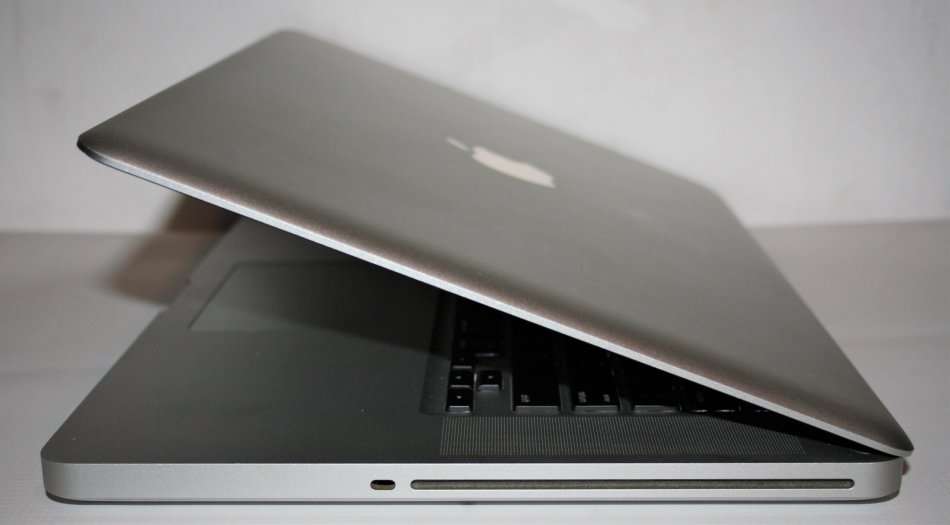 Apple MacBook Pro 15-inch ( 2011) Intel Quad Core i7, 8GB RAM, 1TB HDD AMD Radeon HD 6490M