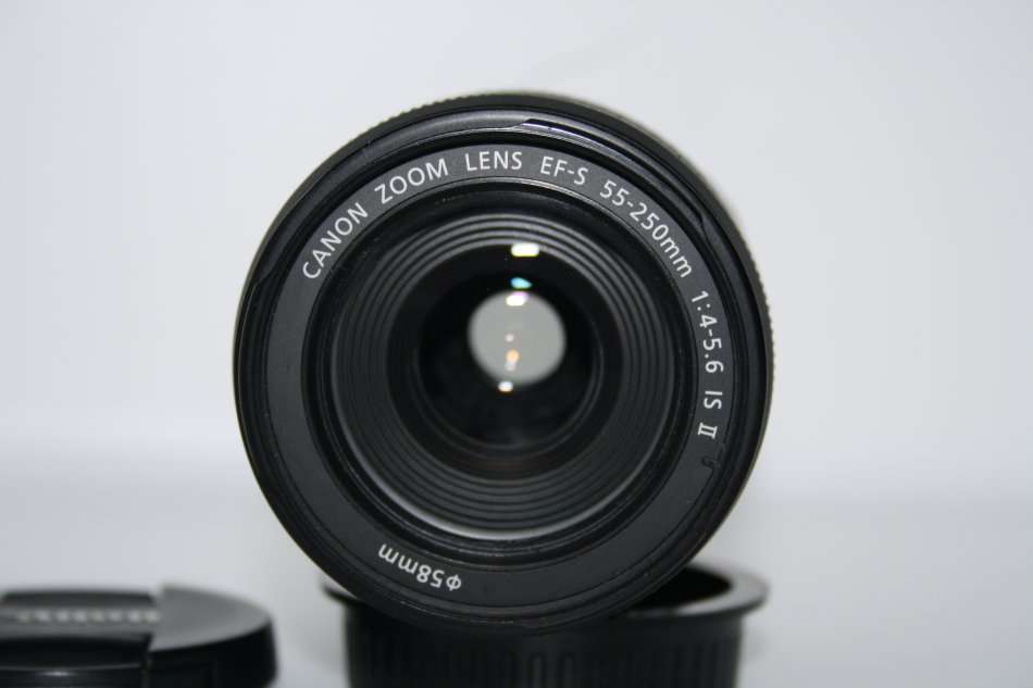 Canon EF-S 55-250mm f/4-5.6 IS II Lens IN VERY GOOD CONDITION