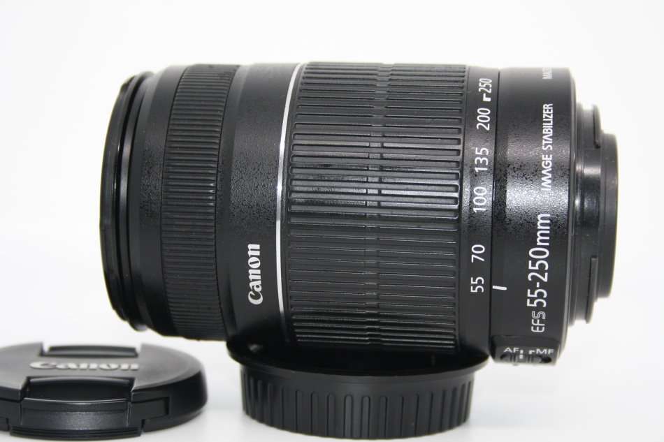 Canon EF-S 55-250mm f/4-5.6 IS II Lens IN VERY GOOD CONDITION