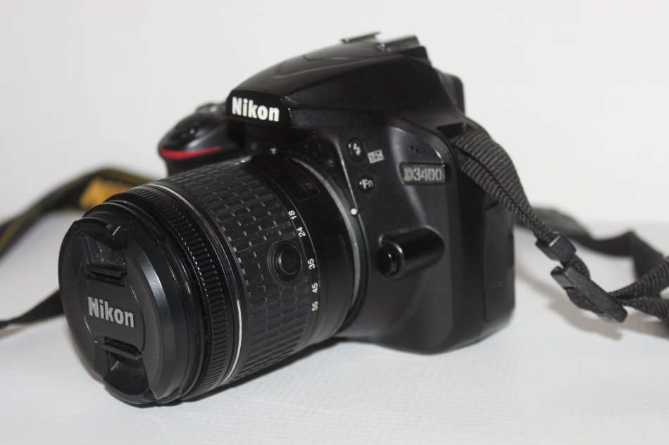 Nikon D3400 24MP DSLR ,FULL HD MOVIES with AF-P 18-55mm  Lens AND LOWEPRO BAG