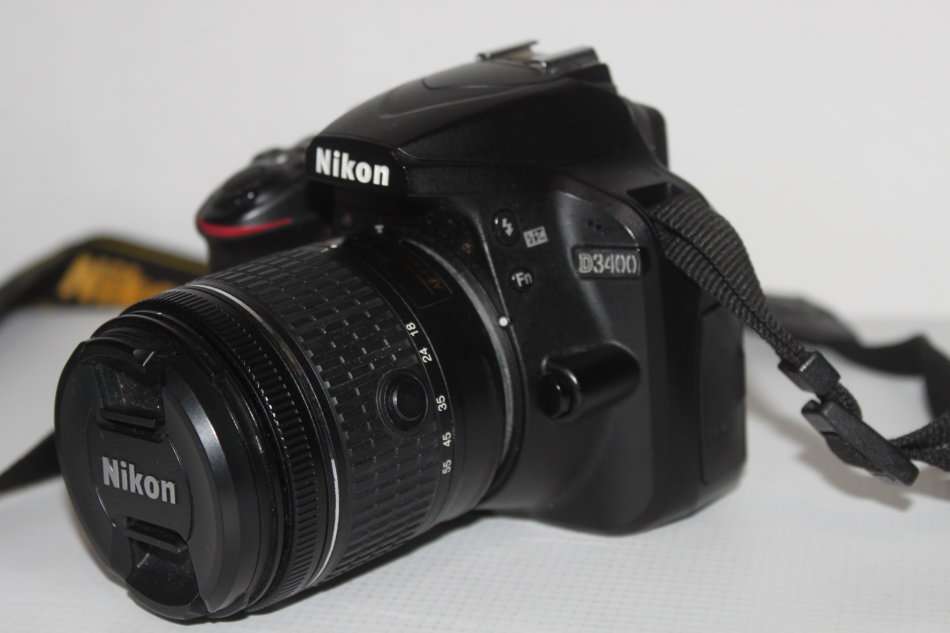 Nikon D3400 24MP DSLR ,FULL HD MOVIES with AF-P 18-55mm  Lens AND LOWEPRO BAG