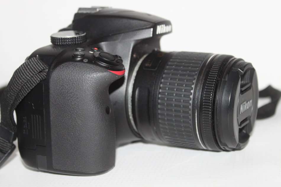 Nikon D3400 24MP DSLR ,FULL HD MOVIES with AF-P 18-55mm  Lens AND LOWEPRO BAG