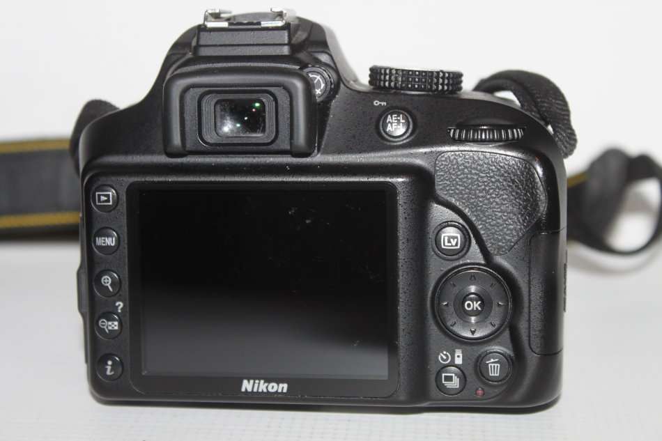 Nikon D3400 24MP DSLR ,FULL HD MOVIES with AF-P 18-55mm  Lens AND LOWEPRO BAG