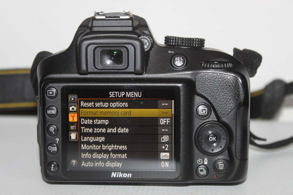 Nikon D3400 24MP DSLR ,FULL HD MOVIES with AF-P 18-55mm  Lens AND LOWEPRO BAG