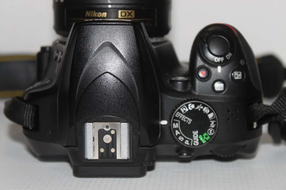 Nikon D3400 24MP DSLR ,FULL HD MOVIES with AF-P 18-55mm  Lens AND LOWEPRO BAG