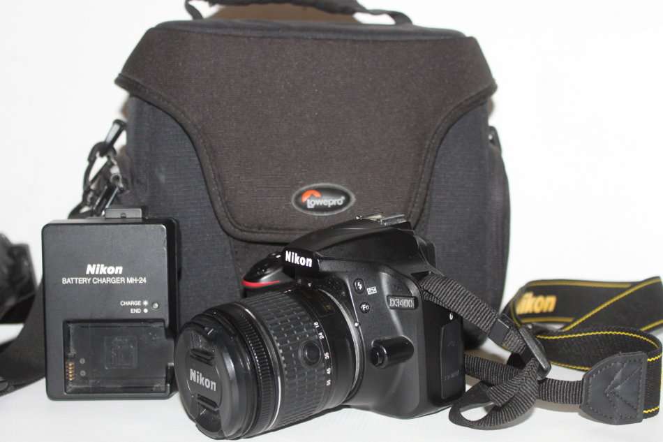Nikon D3400 24MP DSLR ,FULL HD MOVIES with AF-P 18-55mm  Lens AND LOWEPRO BAG